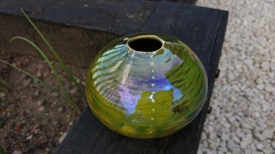 Earthen ware and in-glaze lustre reduction glaze. 